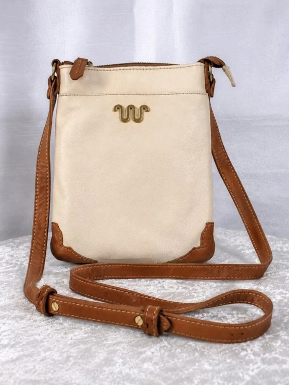 King Ranch Ivory & Brown Leather Crossbody Bag Adjustable Strap Western Purse